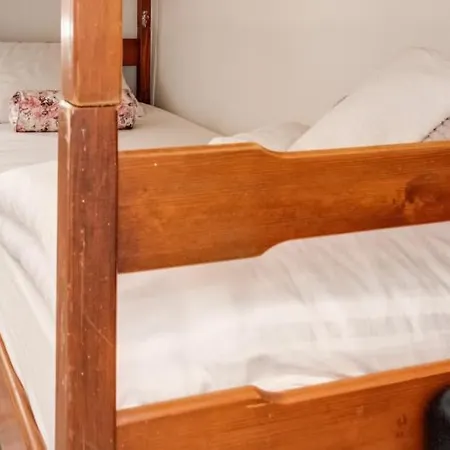 Antigona Bed & Breakfast Bakar