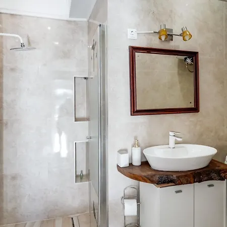 Antigona 3* Bakar
